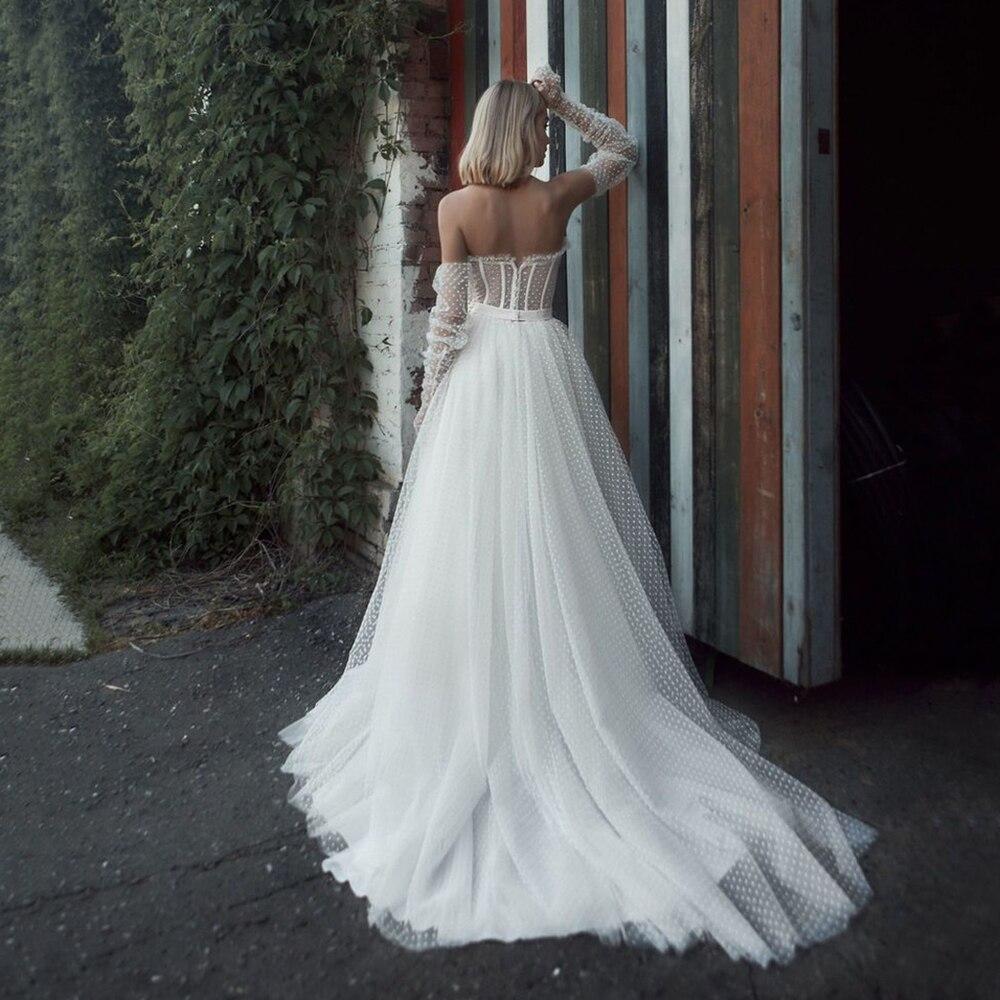femme-avec-robe-corset-de-mariage