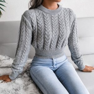 un pull court effet corset de couleur gris