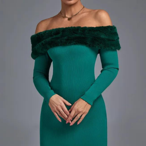 une robe corset bustier verte avec une coupe courte