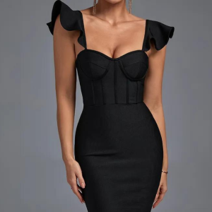 une robe bustier de couleur noire