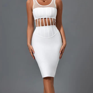 une robe corset de couleur blanche
