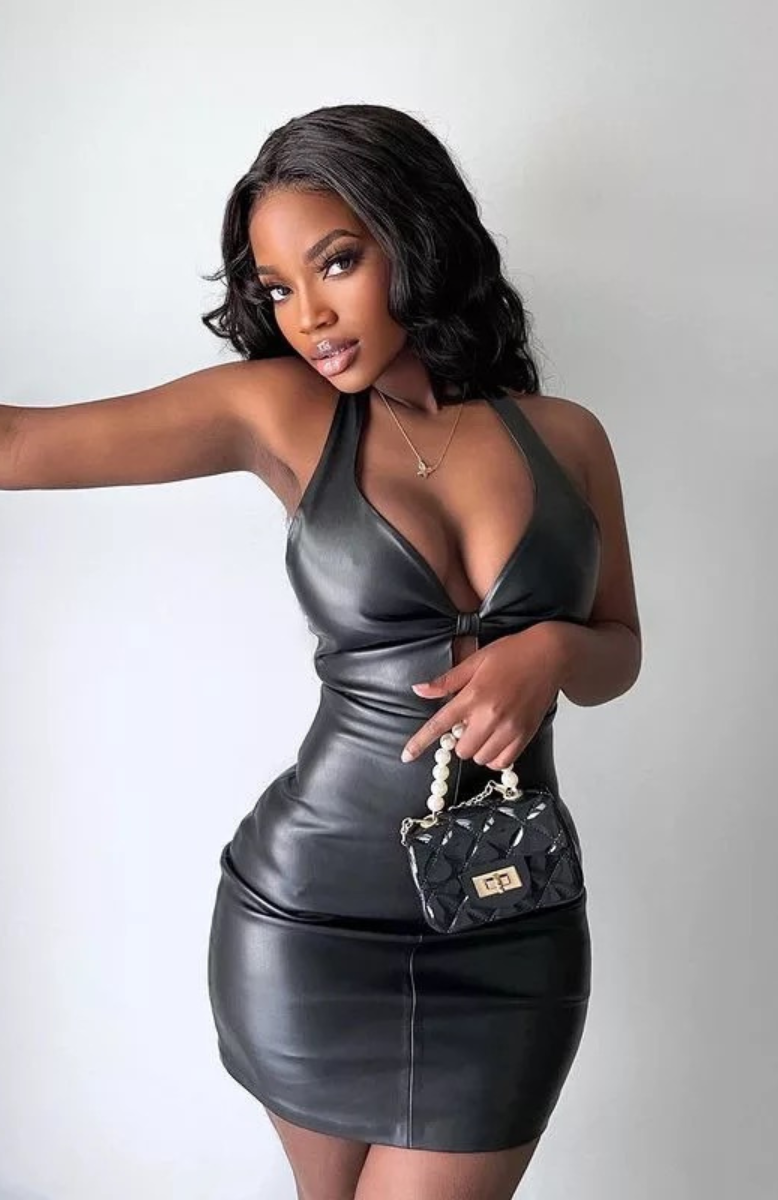 robe-corset-en-cuir une robe corset en cuir noire | Maison du Corset