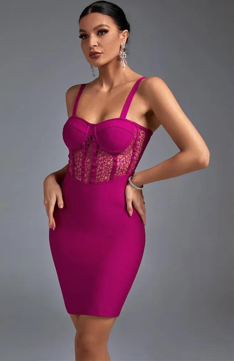 robe-corset-en-dentelle une robe corset avec dentelle
