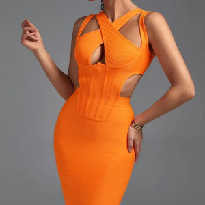 une robe corset orange modernisé